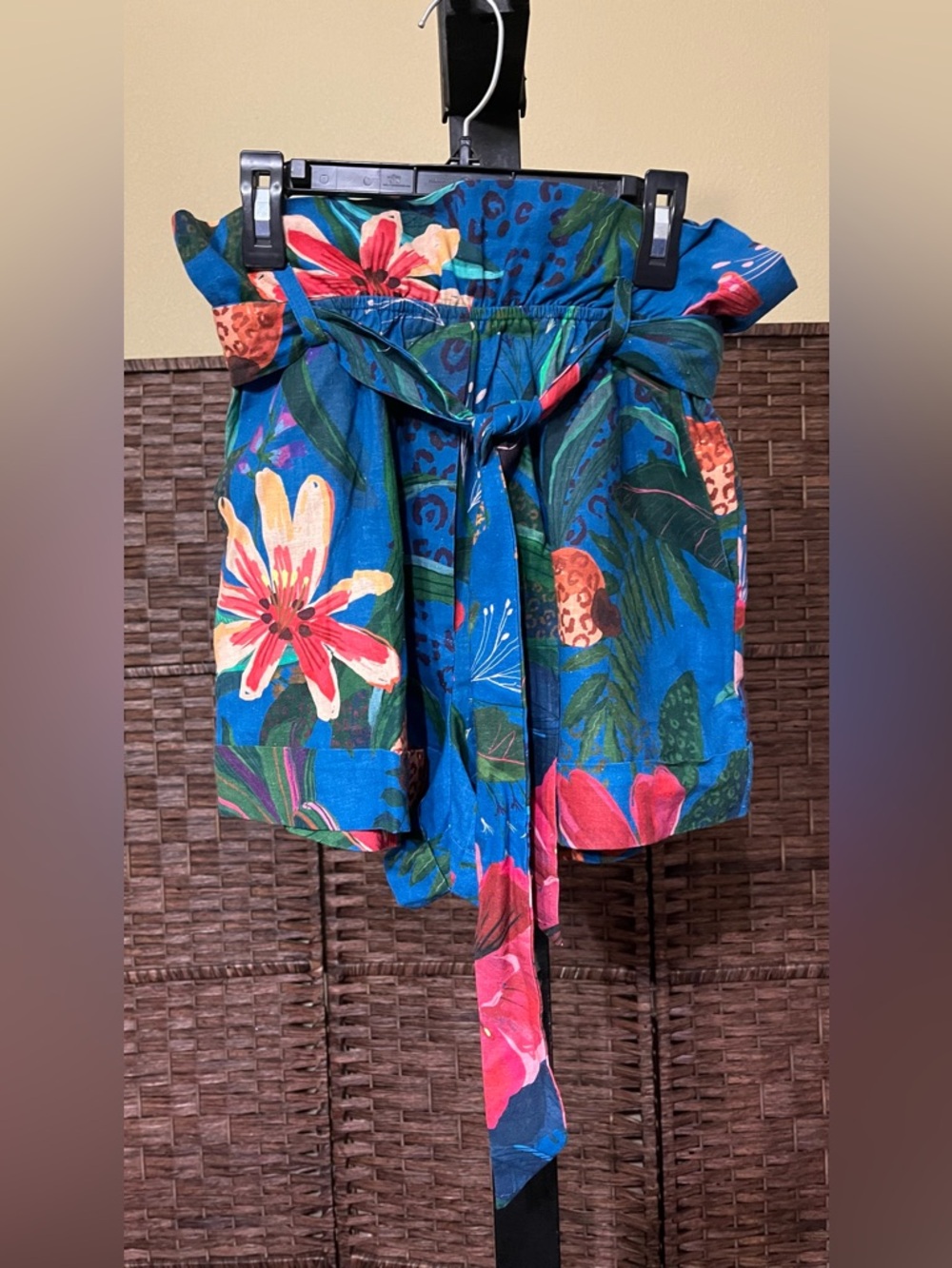 New Farm Rio Paperbag Shorts – Size XS | MSRP $150 - Picture 3 of 5